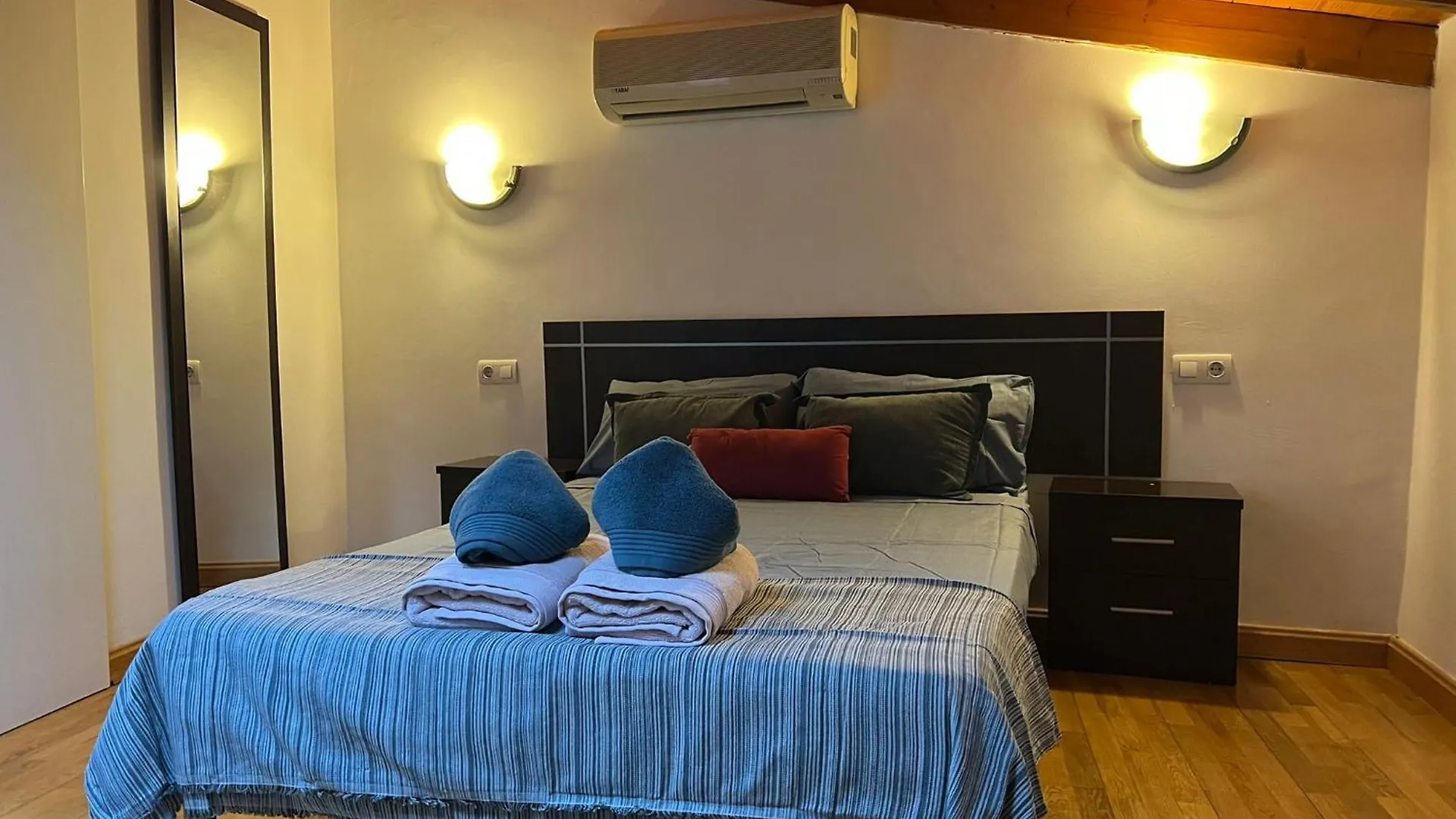 Malaga Centre Wood & Light Apartment