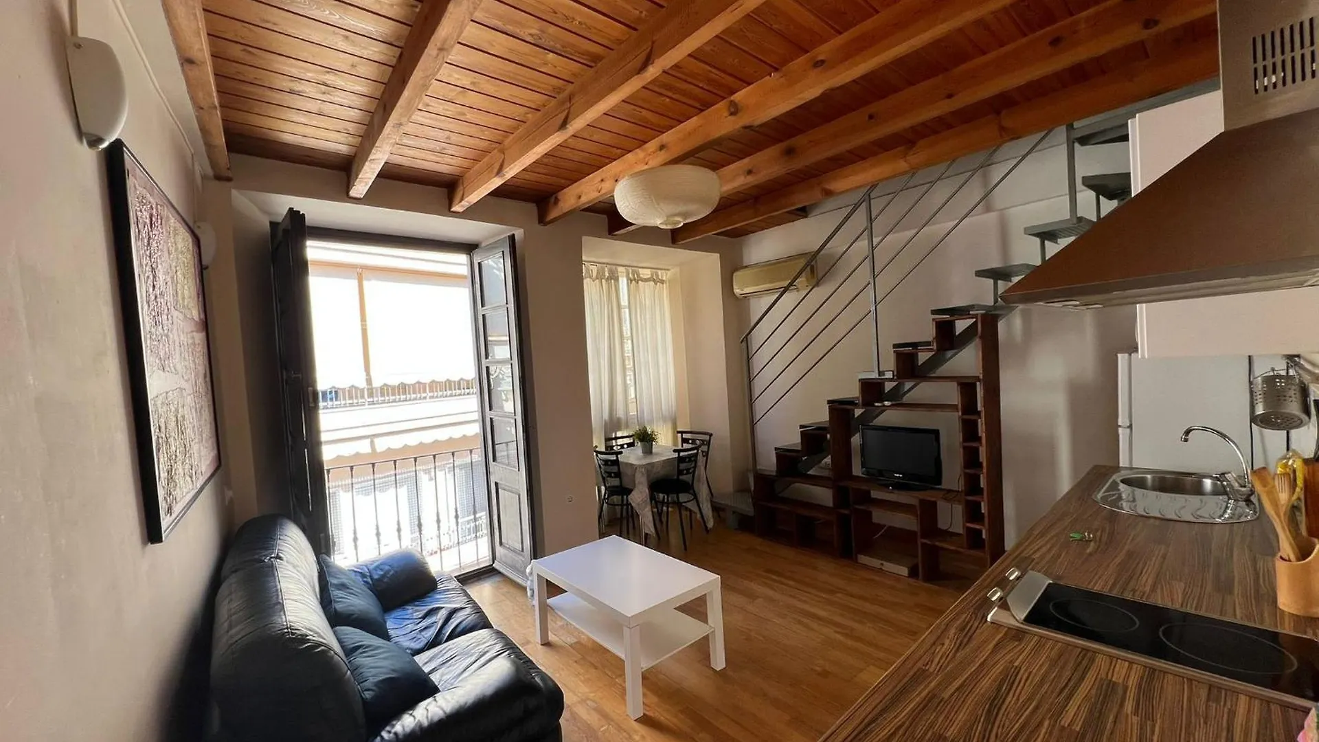 Malaga Centre Wood & Light Apartment