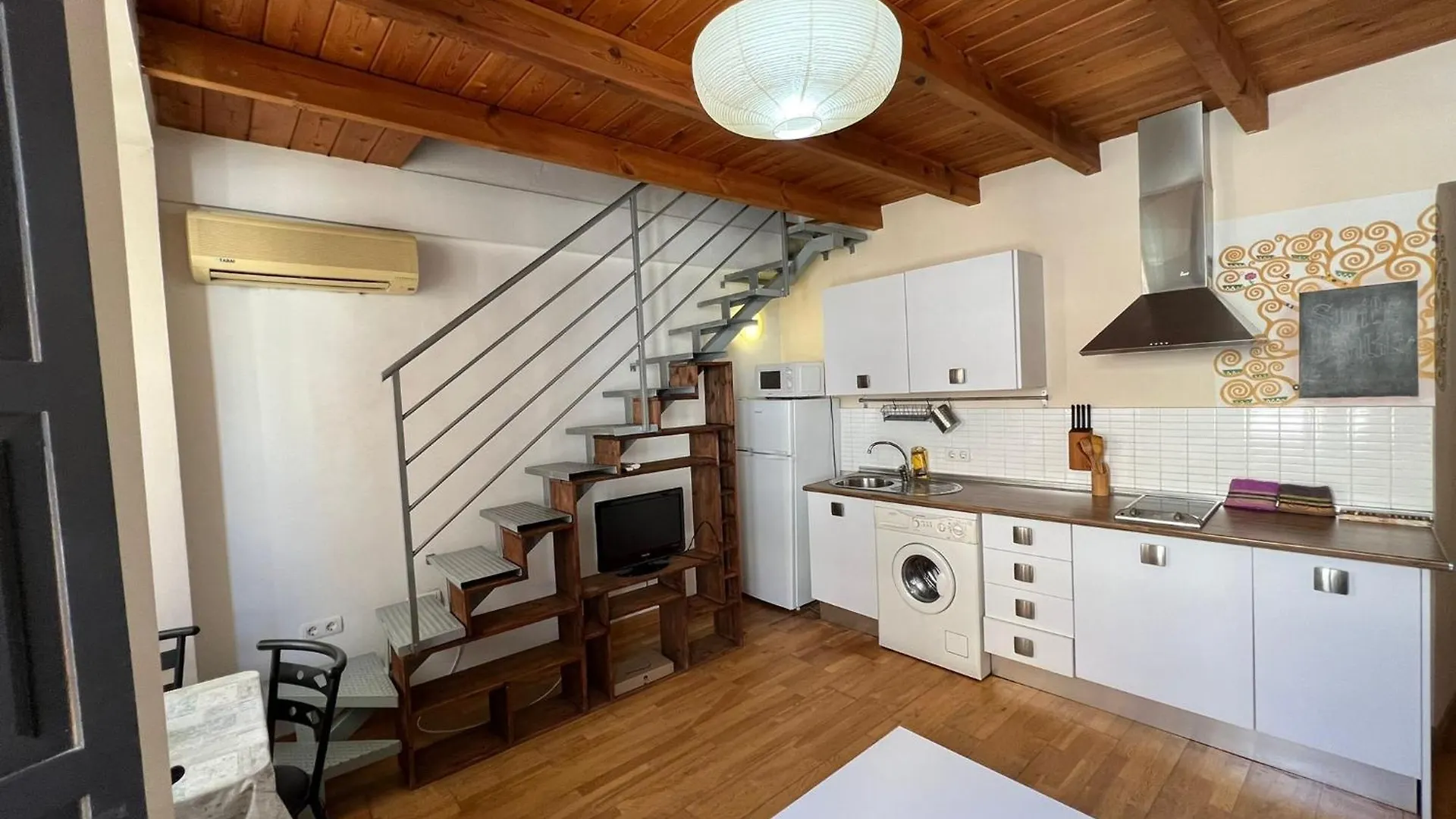 Malaga Centre Wood & Light Apartment
